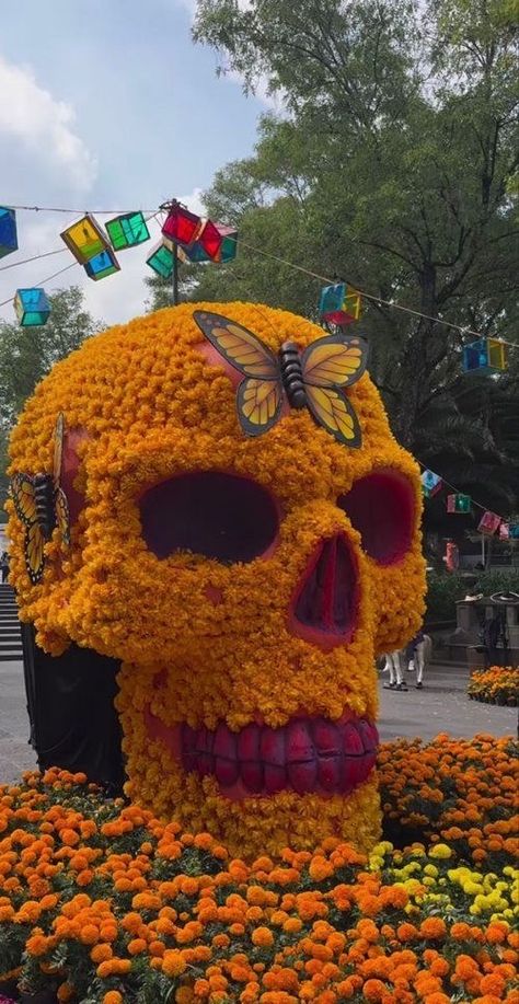 Mexican Halloween Decor, Day Of The Dead Flowers, Skeleton Puppet, Mexican Halloween, Dia De Los Muertos Decorations Ideas, Mexico Day Of The Dead, Day Of The Dead Party, Aztec Decor, Aztec Culture