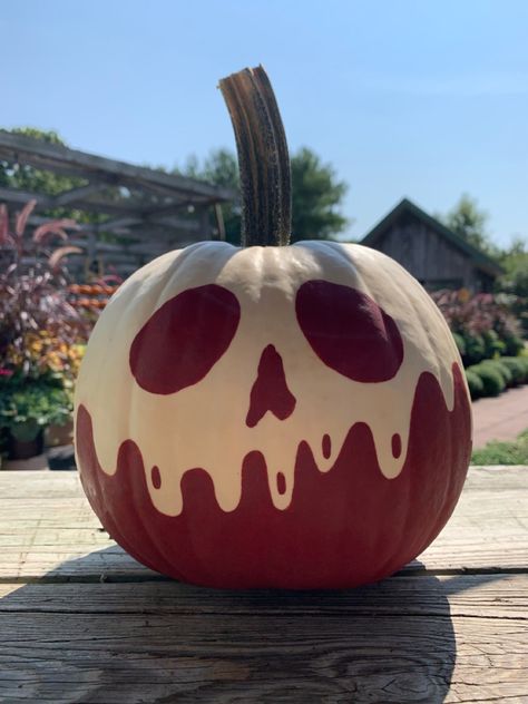 White Pumkin Decoration, Pumpkins For Halloween Ideas, Paint Witch Pumpkin, Brown Pumpkin Painting Ideas, Painting Foam Pumpkin Ideas, Pumpkin Inspiration Painting, Jackolantern Painting Ideas, Pumpkin Painting Ideas Poison Apple, Melting Pumpkin Face