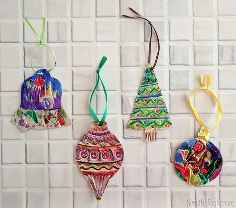 DIY Christmas Ornaments... made by Embossing Foil or Metal and coloring with Sharpies! {Reality Daydream} Tin Foil Christmas Ornaments, Aluminum Foil Ornaments, Embossed Ornaments, Christmas Ornaments Kids Can Make, Christmas Ornament Crafts For Kids, Ornament Crafts For Kids, Ornaments Kids Can Make, Christmas Ornaments Kids, Embossing Foil