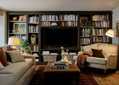 Small Living Room Tv, Tiny Lounge, Living Room Tv Ideas, Furniture Cute, Small Tv Room, Eclectic Decor Bohemian, Tv Lounge, Library Living Room, Tv Ideas