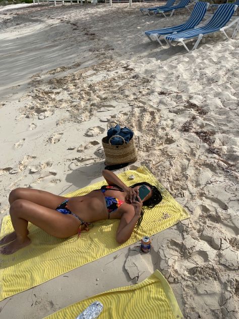 Beach Towel Photos, No Face Beach Pics, Beach Towel Pictures, Beach Inspo Pics Photo Ideas No Face, Aesthetic Instagram Pictures No Face, No Face Beach Pictures, Towel Pictures, No Face Pictures, Beach Towel Aesthetic