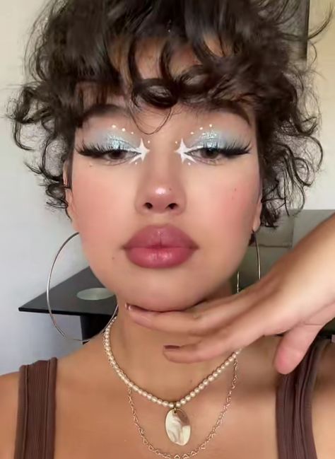 Glass Animals Concert Makeup, Liner Looks Makeup, Easy Unique Makeup Looks, Summer Aesthetic Makeup, Preshower Makeup Ideas, K Pop Makeup Looks, Unique Makeup Looks Creative, Makeup Trends 2024, Over The Top Makeup