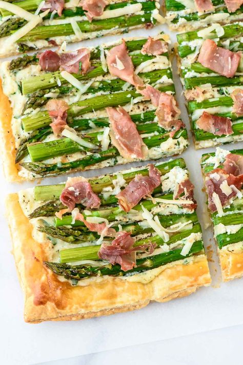 This Asparagus Tart is GORGEOUS and EASY! A delicious appetizer, main dish, or brunch! @wellplated Tart Appetizer, Asparagus Tart Recipes, Tart With Puff Pastry, Asparagus And Prosciutto, Baking Savory, Asparagus Appetizer, Easy Asparagus, Easy Asparagus Recipes, Prosciutto Asparagus