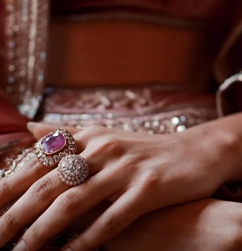 Sabyasachi Rings, Modern Gold Ring, Bed Workout, Embroidery Fashion Detail, Antique Diamond Engagement Rings, Simple Engagement, Gold Bangles For Women, Sabyasachi Jewellery, Jewelry Set Design