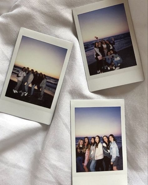 Fuji Polaroid, Picnic Photo Shoot, Instant Photo Camera, International Studies, Greece Mykonos, Polaroid Photography, Instax Photos, Film Pictures, Italy Rome