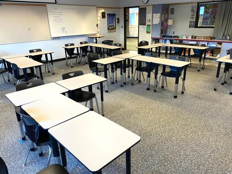 A Flexible Classroom Seating Design | Edutopia Classroom Seating Arrangements Desks, Flexible Classroom Seating, Classroom Desk Arrangement, School Desk Arrangements, Small Classroom, Desk Arrangement, Classroom Seating Arrangements, Student Information Sheet, Desk Arrangements