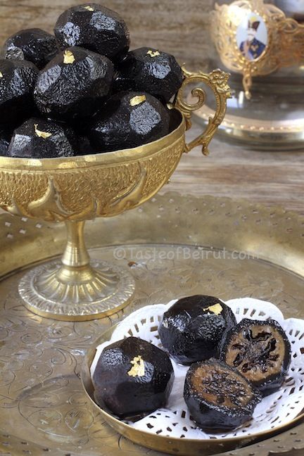 Pickled Walnuts, Unusual Dessert, Easy Mediterranean Recipes, Lebanese Desserts, Lady Walking, Armenian Recipes, Walnut Recipes, Foraged Food, Arabic Sweets