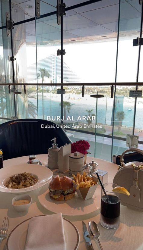 Dubai Video, Dubai Food, Airport Pictures, Dubai Vacation, Dubai Aesthetic, Travel Picture Ideas, Burj Al Arab, Dubai Hotel, Dinner Cruise