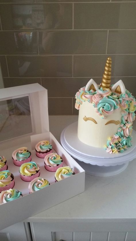 Unicorn cake and cupcakes Unicorn Flower Cake, Unicorn Themed Cupcakes, Unicorn Cake And Cupcakes, Frosting For Chocolate Cupcakes, Unicorn Birthday Party Cake, Rainbow Themed Birthday Party, Cake Piping, Pull Apart Cake, Mermaid Birthday Cakes