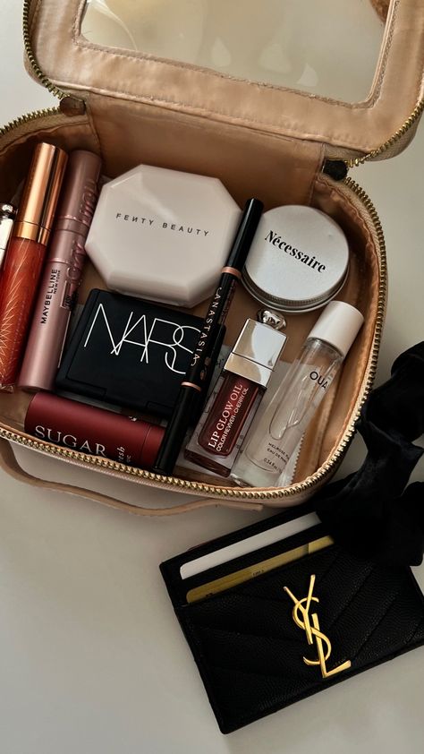 Nars, Dior, Fenty, YSL, beauty, OUAI, Nécessaire, travel bag, what’s in my bag, minimal makeup Koleksi Makeup, In My Makeup Bag, Maybelline Lip, My Makeup Bag, Makeup Bag Essentials, Top Makeup Products, Fancy Makeup, Makeup Obsession, Luxury Makeup