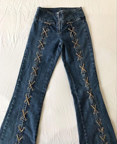 Y2k Lace Up Jeans, Girls And Corpses, Lace Up Jeans, Ropa Upcycling, Causal Outfits, Fits Clothes, Aesthetic Y2k, Y2k Jeans, Jeans Diy