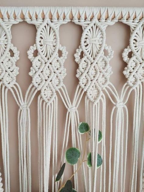 Macrame Wedding Decor, Simpul Makrame, Pola Macrame, Decorative Crochet, Plant Hanger Macrame, Crochet Macrame, Free Macrame Patterns, Macrame Plant Hanger Tutorial, Macrame Plant Hanger Patterns