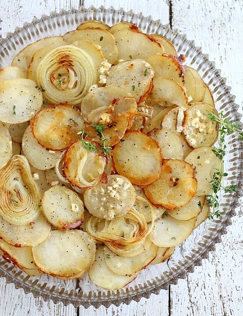 Upside Down Potato and Onion Tart Potatoe Recipes, Potatoes And Onions, Cream Puff Recipe, Onion Tart, Food Bars, Easter Dinner Recipes, Puff Recipe, Meatless Mondays, Kinds Of Cheese