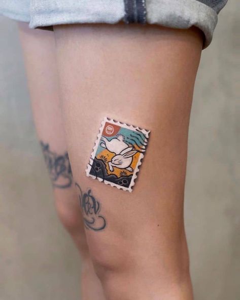 Tattoo That Looks Like A Sticker, Skin Stickers Tattoo, Tattoos That Look Like Stickers, Color Tattoo Styles, Tattoo Cute Aesthetic, Patch Style Tattoo, Sticker Style Tattoo, Arrival Tattoo, Small Color Tattoo