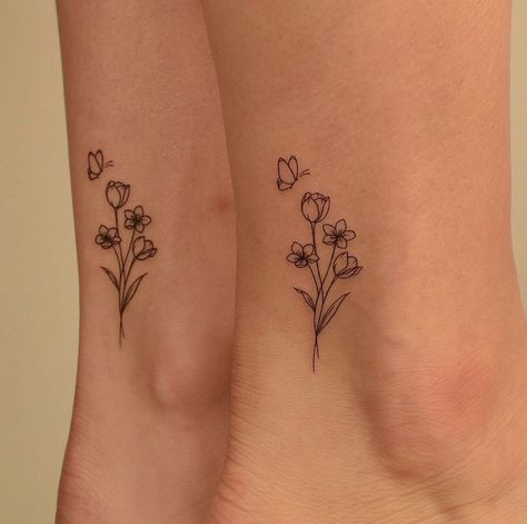 Matching Tulip Tattoo, Mom And Sisters Tattoo, Flower Stems Tattoo, Matching Flower Tattoos Mother Daughters, Multiple Flower Tattoo, Tattoo Ideas With Mom, Mom And Sister Tattoos, Minimalist Shoulder Tattoos For Women, Dreamy Tattoo Ideas