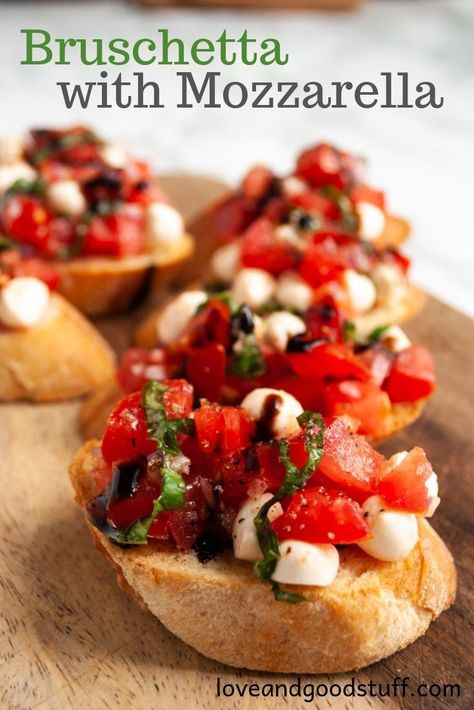 Bruschetta Recipe Easy, Bruschetta With Mozzarella, Bruchetta Appetizers, Mozzarella Bruschetta, Easy Bruschetta Recipe, Italian Appetizer, Bruschetta Recipe, Italian Appetizers, Appetizers Easy