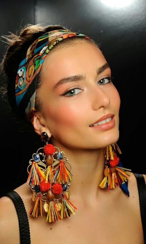 <3 Hair Scarves, Styl Boho, Dolce E Gabbana, Beauty Trends, Head Scarf, Festival Outfits, Milan Fashion Week, Head Wraps, Hair Goals