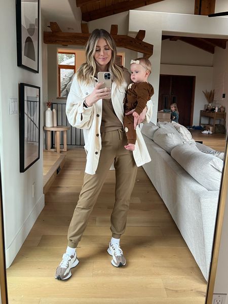 Tan Athleisure Outfit, Active Mom Aesthetic, Active Mom Outfits, Athleisure Mom Outfits, Lululemon Mom Aesthetic, Mom Athleisure Style, Jogger Set Outfit, Joggers Outfit Fall, Clothes Moodboard