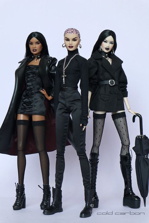 Dark Barbie Outfits, Vogue Photoshoot, Barbie Halloween, Piece By Piece, Model Looks, Barbie Model, Barbie Gowns, Im A Barbie Girl, Doll Clothes Barbie