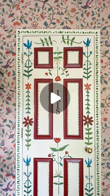 Alexis Cosinuke on Instagram: "Wishes can come true 🪄 in less than a minute without spending any money 🤭  🎥 freehand painted door in girls bedroom Secret Garden design   #girlsbedroom #girlbedroom #girlroom #painteddoors" Wall Art Ideas Bedroom Paintings, Door Art Ideas Painted, Floral Painted Front Door, Boho Door Painting, Painting Around Door Frame, Mural On Door, Wall Border Painting Ideas, Floral Painted Door, Flower Painted Door