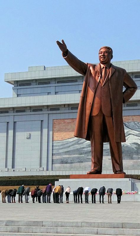 Mansudae Grand Monument, North Korea India And Korea Independence Day, North Korea Architecture, North Korea Culture, North Korea Memes Funny, Life In North Korea, Inside North Korea, Because The Internet, North Korean, Mysterious Places