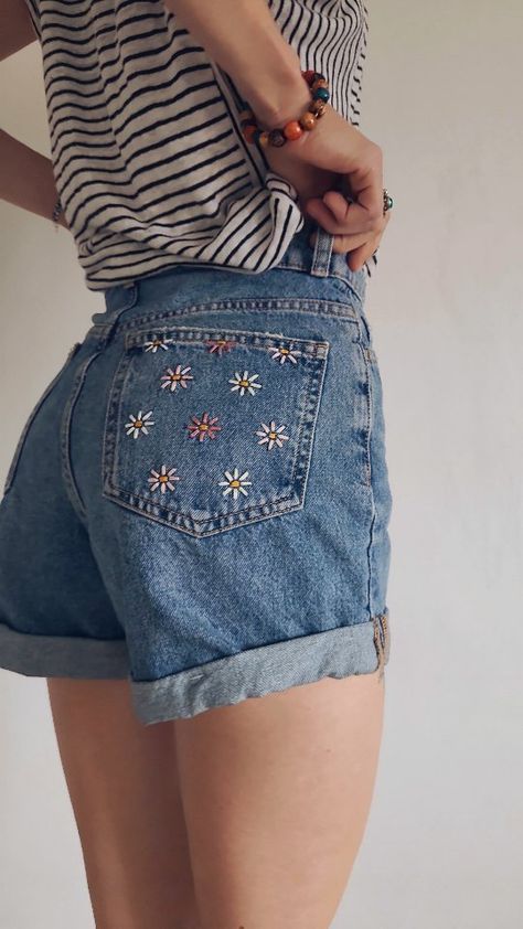 Fredi Boldt | 🪡🧵🌼 #diy #embroidery #daisies #diyfashion #hippievibes #flowergram #vintage #blumen #vintagefashion #flowers #embroideryart #inspo… | Instagram Embroidery Daisies, Daisy Embroidery, Capsule Wardrobe Pieces, Bohemian Inspiration, Wardrobe Pieces, Inspo Instagram, Hippie Vibes, Embroidery On Clothes, Instagram Diy