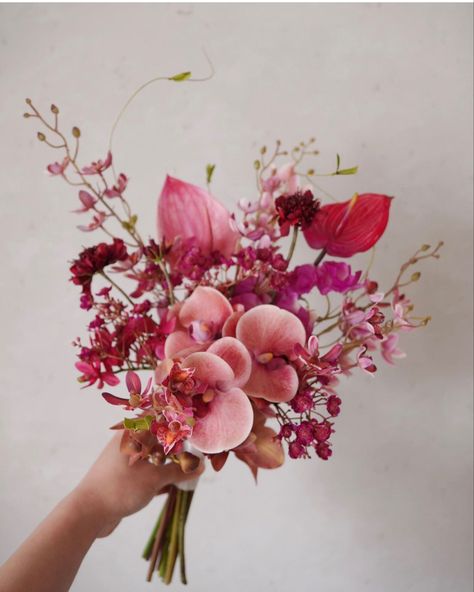 Hibiscus Flower Bouquet Wedding, Diy Orchid Bouquet, Anthirum Bouquet, Bird Of Paradise Floral Arrangement, Anthurium Table Decor, Wedding Flowers Unique, Whimsical Flower Bouquet, Non Traditional Bouquets, Hibiscus Bouquet Wedding