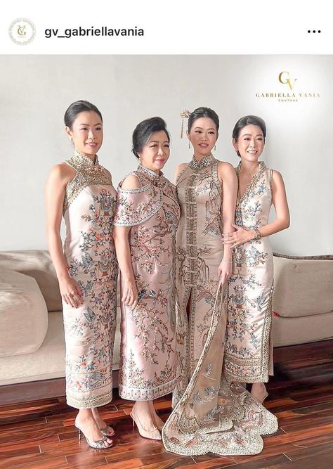 Chinese Bridesmaid Dresses, Sangjit Dress Modern, Cheongsam Sangjit, Sangjit Dress, Chinese Style Wedding Dress, Modern Chinese Wedding Dress, Formal Wedding Guest Attire, Chinese Wedding Dress Traditional, Cheongsam Wedding