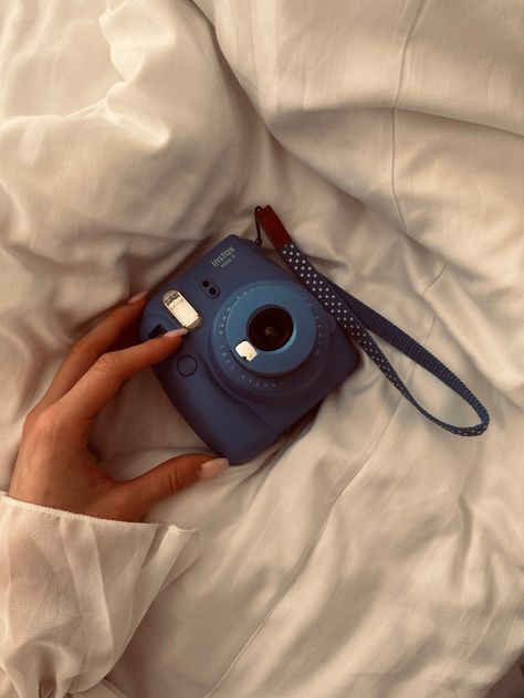 Instax Aesthetic, Aesthetic Polaroids, Blue Polaroid, Camera Aesthetic, Aesthetic Aesthetic, Vintage Camera, Photo Idea, Blue Aesthetic, Dark Aesthetic