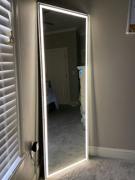 Long Mirror With Lights, Long Mirror In Bedroom, Full Length Mirror With Lights, Mirrors Ideas, Mirrors Decor, Bedroom Mirrors, Closet Mirror, Idea Bedroom, Mirror Bedroom