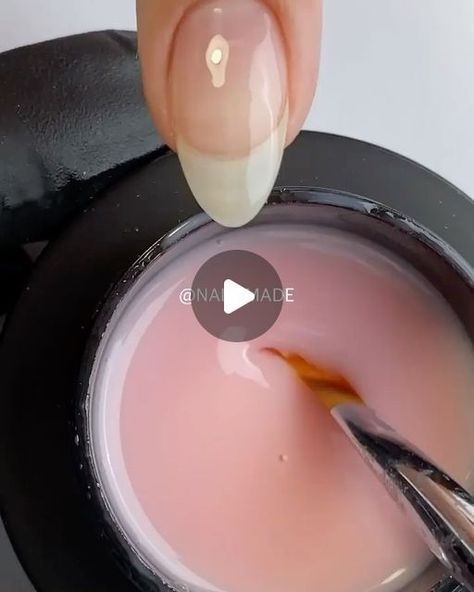 Diy Easy Nails At Home, Natural Nail Designs Acrylics, Finger Nail Polish Ideas, Natural Nail Manicure Ideas, Gel Nail Art Tutorial, Manicure Images, Nail Video, Fingernail Polish, Paris Pictures