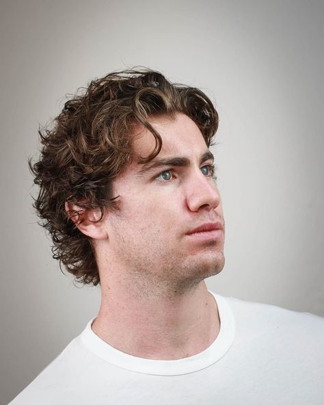 Flow Haircut, Mens Haircuts Wavy Hair, Hockey Hair, Men Haircut Curly Hair, Wavy Hair Men, Hair Flow, Haircuts For Wavy Hair, Athletic Hairstyles, Corte De Cabelo Masculino