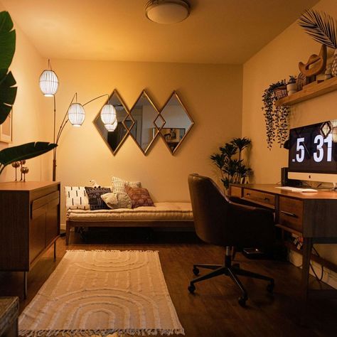 Jaki P (@jakfruit) • Hygge small windowless office den inspiration. Bohemian cozy accents by Anthropologie, Urban Outfitters and West Elm Office With Couch And Desk, Laundry Photography, Home Office With Couch, School Psychologist Office, Therapist Office Design, Counselling Room, Zen Office, Relaxing Office, Living Room Decoration Ideas