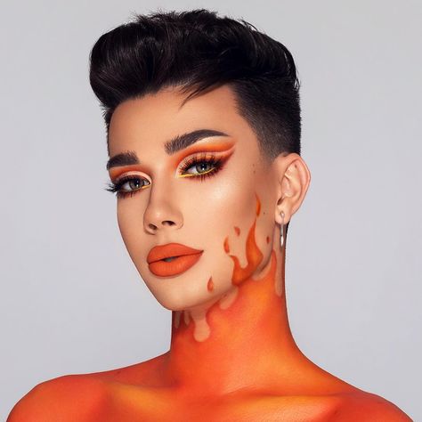 James Charles leaves other beauty vloggers in the dust with his inventive looks. Here are some of his best glam looks perfect for Halloween. James Charles Makeup Looks, James Charles Looks, James Charles Palette, Fire Makeup, Fantasy Make-up, Halloween Make-up Looks, Sister Squad, Orange Makeup, Charles James