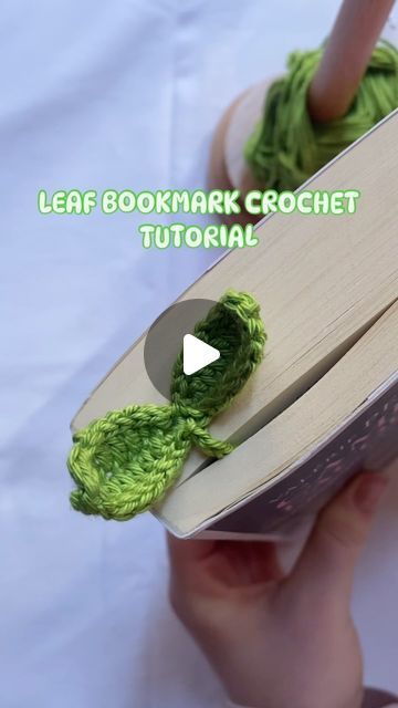 Crochet Bookmarks Free Patterns Easy Video, How To Crochet A Bookmark, Crochet Bookmark Ideas, How To Crochet Leaves, How To Crochet A Leaf, Crochet Leaf Bookmark, Crochet Bookmark Tutorial, Crocheted Bookmarks, Bookmark Crochet Tutorial