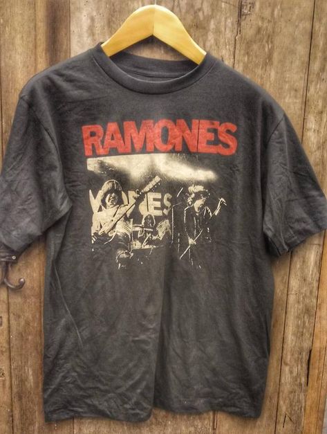 Ramones T Shirt, Types Of Cotton Fabric, Vintage Band Shirts, Neo Grunge, The Ramones, Vintage Band T Shirts, Tokyo Street Fashion, Vintage Band Tees, Desert Boot