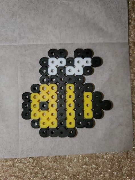 Gamma Bead Ideas, Perler Bead Collection, Bee Hama Beads, Perler Bead Bee Pattern, Aesthetic Perler Bead Designs, Perler Beads Bee, Bee Perler Beads, Perler Bead Aesthetic, Bee Perler Bead Pattern