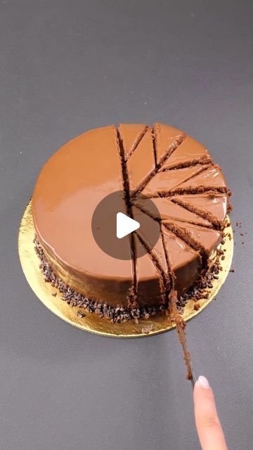 Cake Decorating Tips, Sweet Potato Cake, Cake Hacks, Easy Food Art, Round Cake, Food Videos Desserts, Cake Servings, Food Cakes, Round Cakes