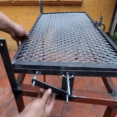 Rotating Grill, Barbeque Grill Design, Cool Welding Projects, Black Barndominium, Diy Grill, Barbecue Design, Welding Crafts, Diy Bbq, Bbq Grill Design