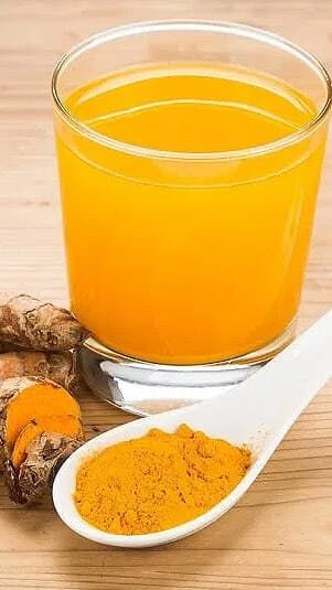 8 health benefits of drinking haldi water every day Winter Detox, Turmeric Water, Turmeric Vitamins, Fresh Turmeric, Water Benefits, Liver Detoxification, Women Health Care, Low Blood Sugar, Healthy Advice