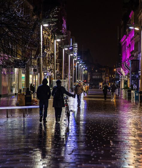 Glasgow City Centre. Glasgow Aesthetic Night, Glasgow Streets, Scotland Aesthetic, Scotland Kilt, Uk Cities, Glasgow City Centre, City Rain, Beautiful Scotland, College Motivation