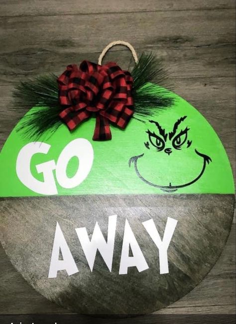 Grinch Christmas Door Hangers, Christmas Circle Wood Signs Grinch, Grinch Street Sign, Grinch Christmas Gift Ideas Diy, Grinch Door Hanger Diy, Grinch Circle Sign, Diy Grinch Door Hanger, Grinch Wooden Signs, Grinch Signs Wooden Diy