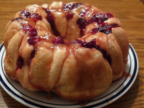 Holiday Breads, Thanksgiving Meal Ideas, Rhodes Rolls, Bundt Pan Recipes, Pull Aparts, Cinnamon Roll Monkey Bread, Monkey Bread Recipe, Christmas Specials, Holiday Bread