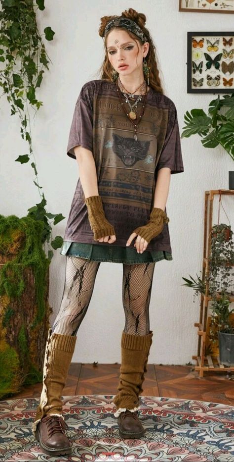 Forest Aesthetic Clothes, Solar Punk Outfit, Summer Goblincore Outfits, Crow Core Outfit, Forest Punk Aesthetic, Post Apocalyptic Outfit Women, Dark Hippie Style, Solarpunk Outfit, Forest Grunge Outfit