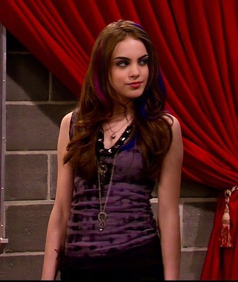 Victorious s1 Jade West Outfits Season 1, Jade West Season 1, Jade West Makeup, Jade West Hair, Jade West Style, Elizabeth Gilles, Jade Victorious, Jade West Victorious, Liz Gilles