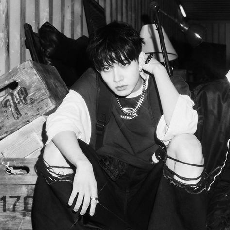 Heeseung Pics For Au, Heesueng Aesthetic Pfp, Lee Heeseung Black And White, Heesung Black And White, Heeseung Hot Icon, Heeseung Black Icon, Heesung Pfp, Heeseung Black And White, Heeseung Dark Icon