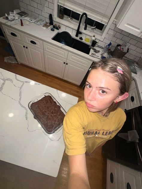 #aesthetic #wideangle #selfie #kitchen #brownie #baking #yellow #tshirt #hairstyle #skin #funny #aesthetic #fashion #instagram Kitchen Selfie Ideas, Funny Selfies Aesthetic, Funny Selfies Ideas, Funny Selfies, Food Humor, Wide Angle, Skin, Baking, Funny