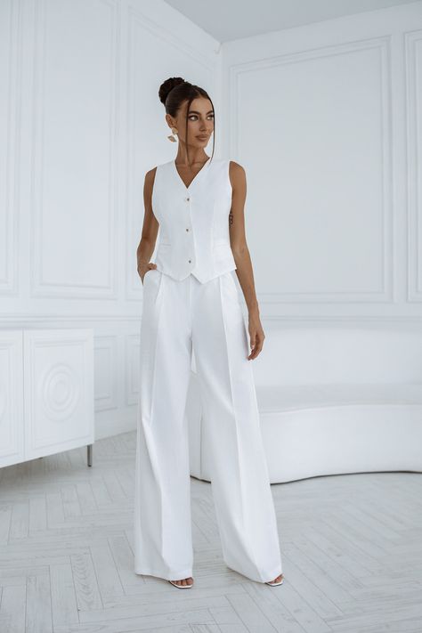 White Pantsuits For Women, Costume Pairs, White Vest Outfits For Women, White Vest Outfit, Bridal Pant Suit, White Linen Pants Outfit, Bridal Pantsuit, Student Outfit, Elegant Vest