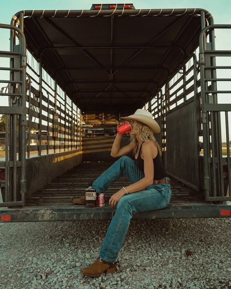 Knob n coke plz 🤞🏻 . . . . . #wiskey #cowgirl #western #inspo #cowboying #summer #westernphotography Western Instagram Pictures, Western Birthday Photoshoot, Insta Recreate, Rustic Photoshoot, Cowgirl Photography, Cowgirl Photoshoot, Cowgirl Photo, Sweet 16 Photos, Western Photoshoot