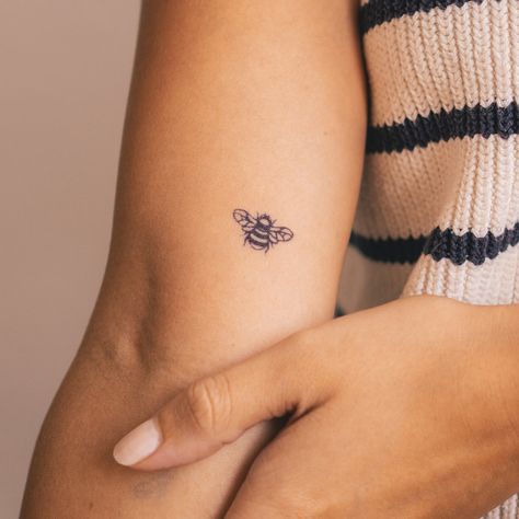 Fine Line Bumble Bee, Bee Tattoo With Initials, Fine Line Bumble Bee Tattoo, Small Bee Tattoos, Mini Bee Tattoo, Bee Minimalist Tattoo, Dainty Bee Tattoo, Simple Bee Tattoo, Fine Line Bee Tattoo